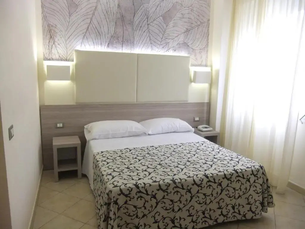 Standard Double room with courtyard view (full double bed)