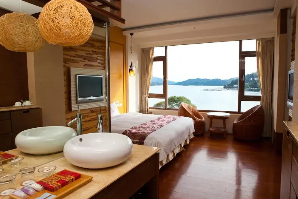 Deluxe Double room (full double bed)