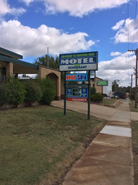 Hi Way Eight Motor Inn