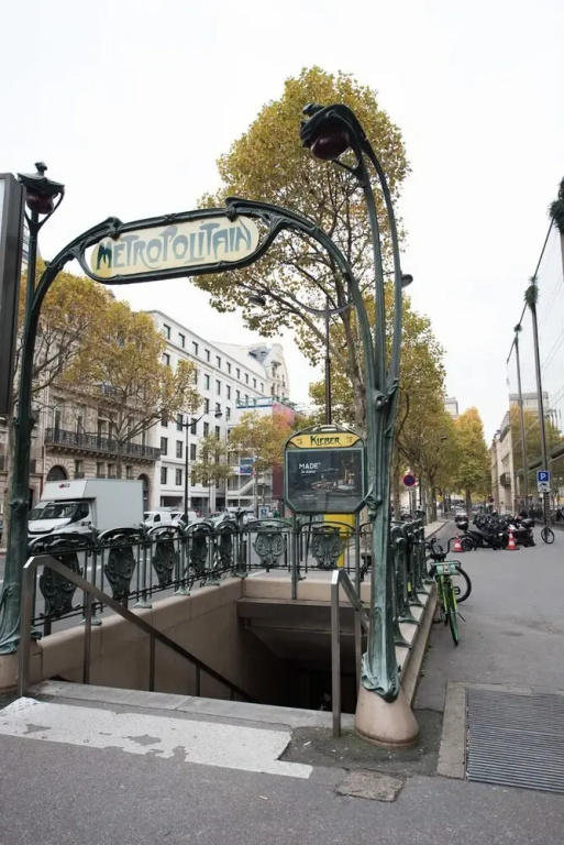 Champs-Elysees Hideaway