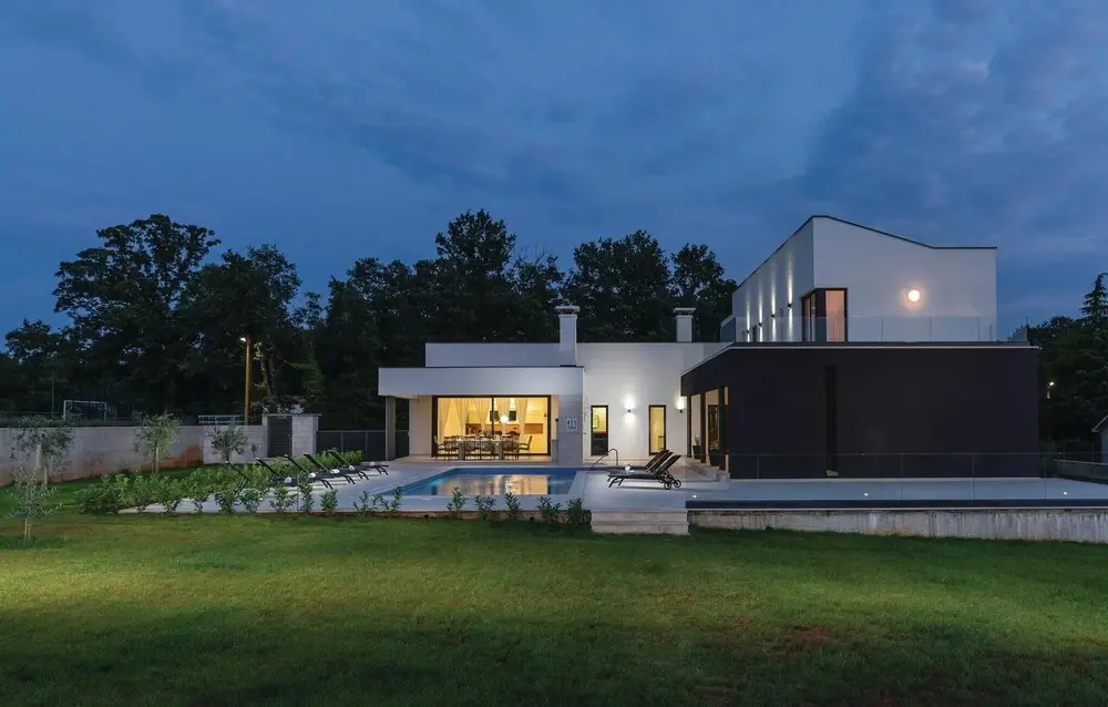 Stunning Home in Kujici With Sauna, Wifi and 5 Bedrooms