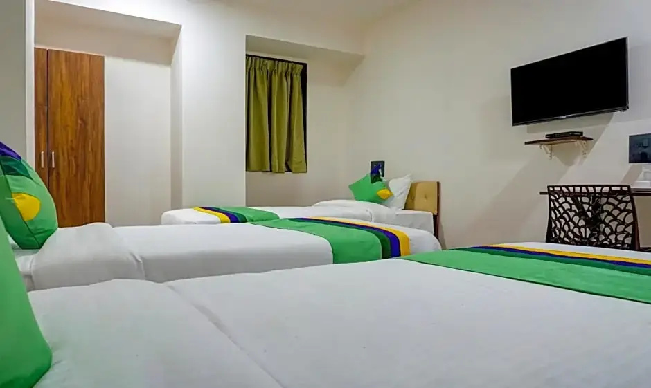 Deluxe Double room (full double bed)