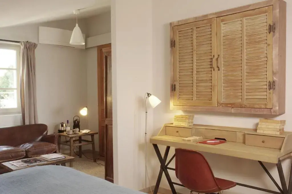Standard Double room with city view (full double bed)