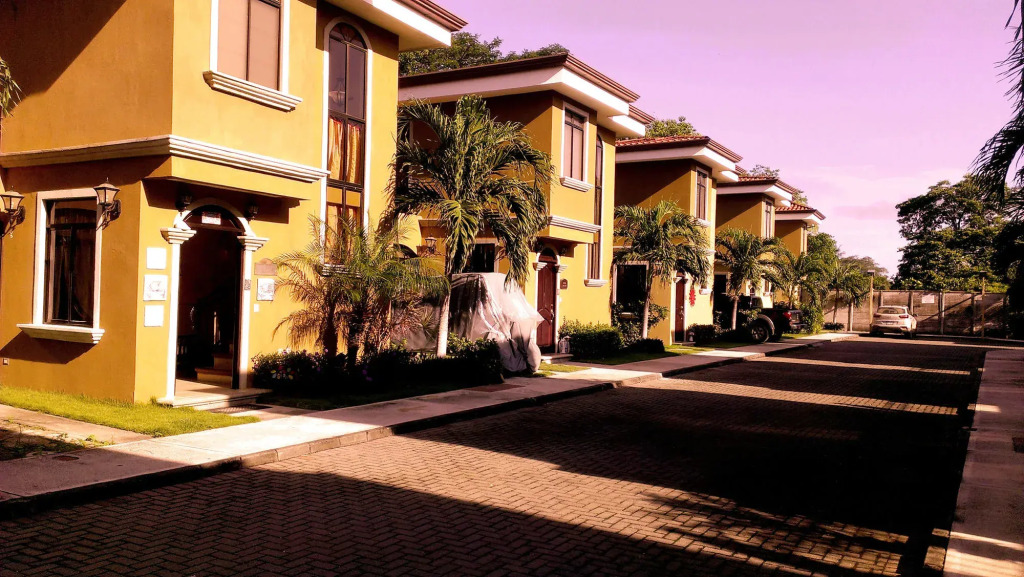 Arrecifes Condominium