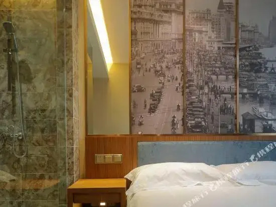 Deluxe Double room (full double bed)