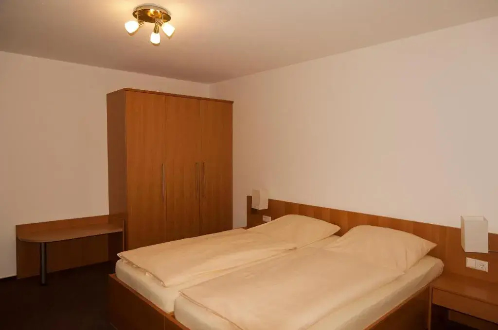Standard Double room with balcony (full double bed)