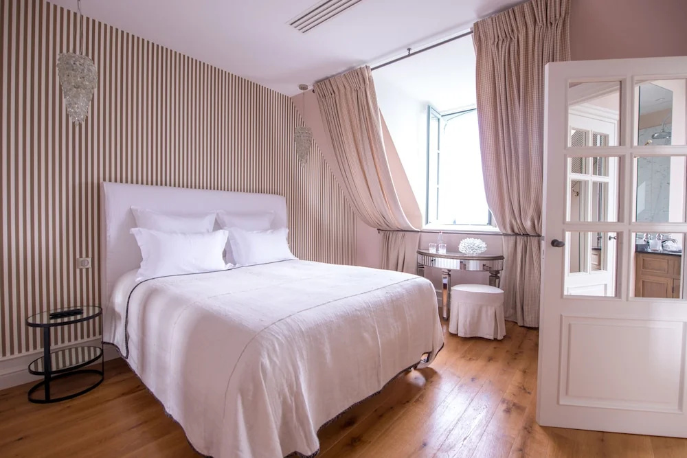 Deluxe Double room (full double bed)