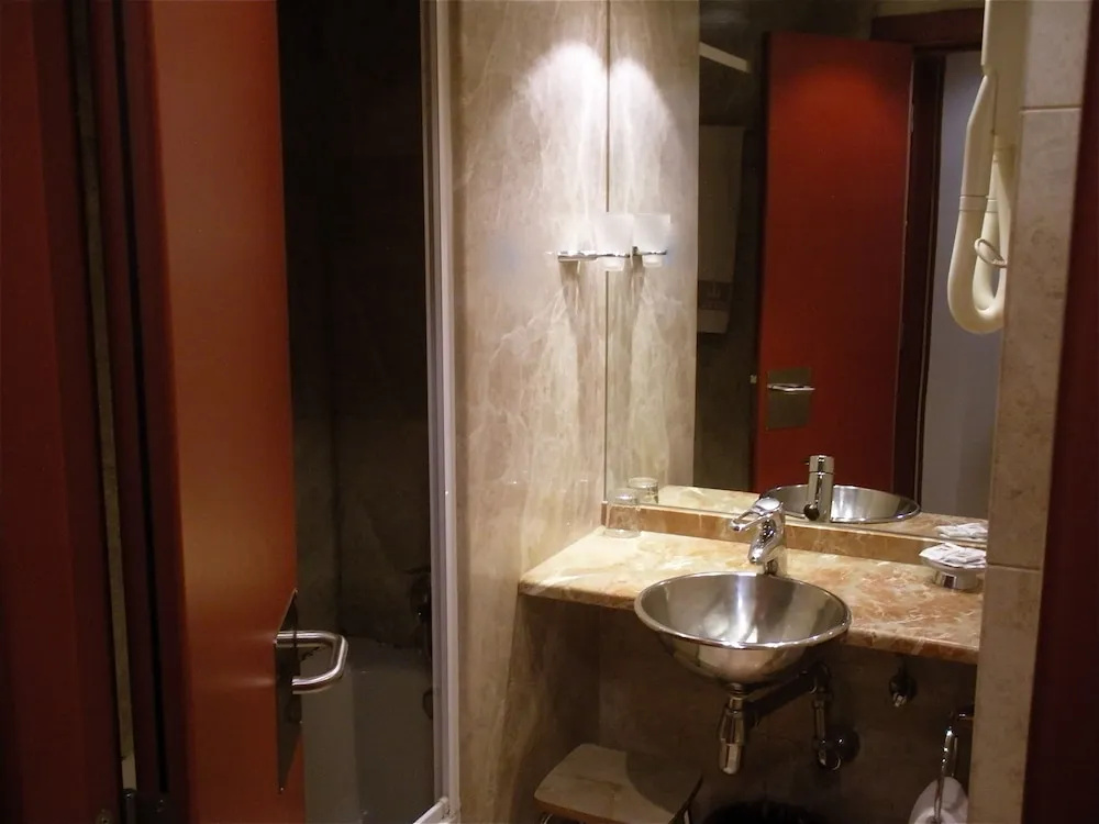 Double room (full double bed)