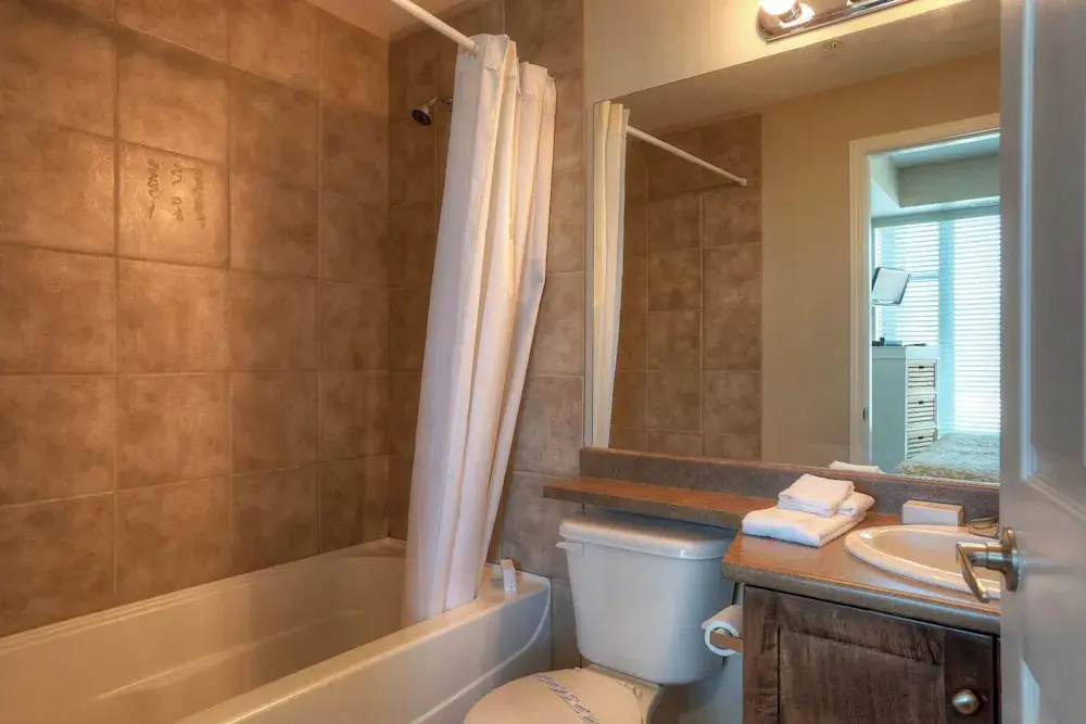 Sunset Waterfront Resort by KelownaGo - Chambres