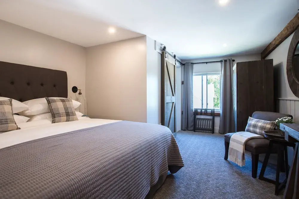Double Cottage (full double bed)