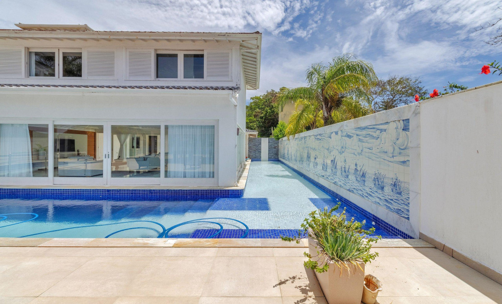 Mansão Pé na Areia da Ferradura Por Luxury Rentals