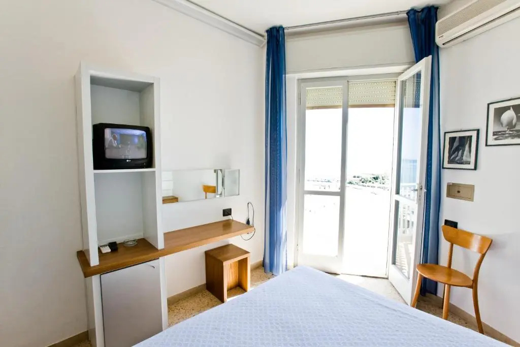 Standard Double room with sea view (full double bed)