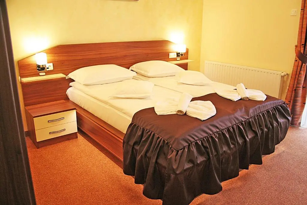 Standard Double room with balcony (full double bed)