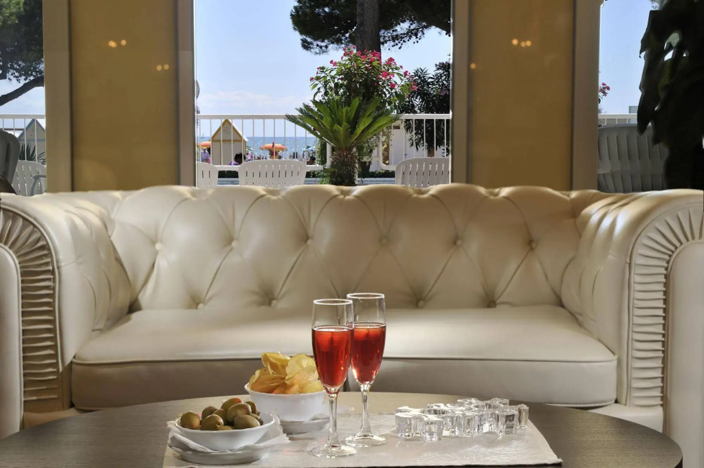 Hotel photo 12