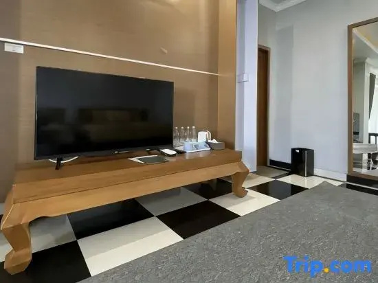 Standard Family room with mountain view