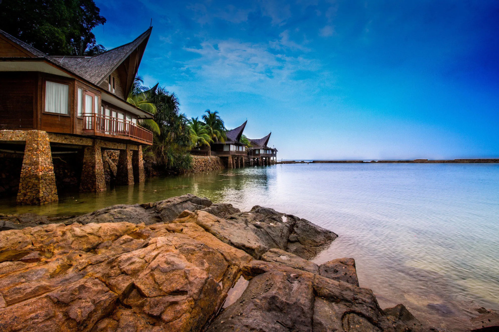 Beach & Waterfront