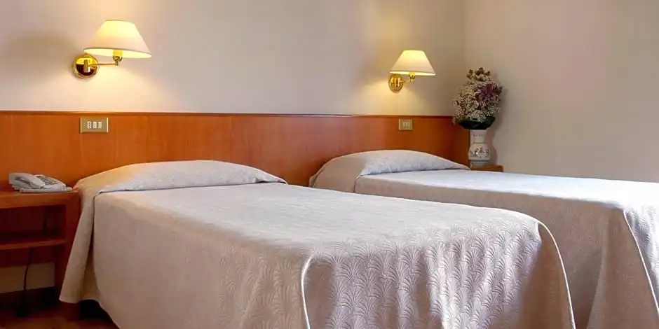 Hotel Plaza - Chambres