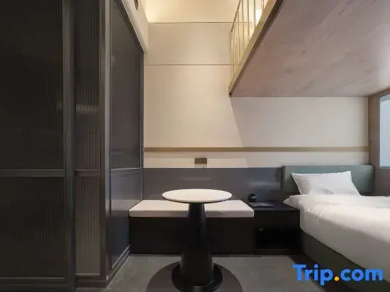 Business Double Family Attic room (full double bed)