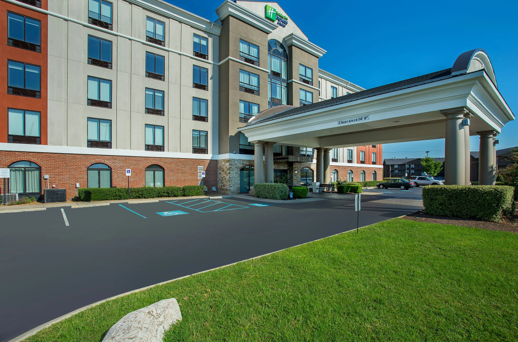 Holiday Inn Express & Suites Lebanon-Nashville Area by IHG