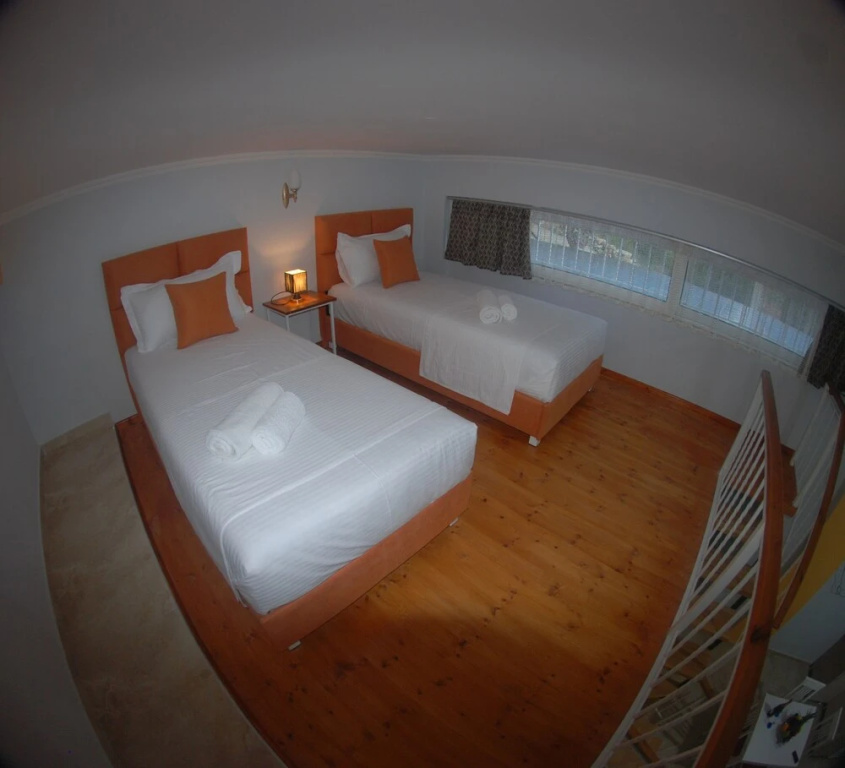 Crown Deluxe Apartments
