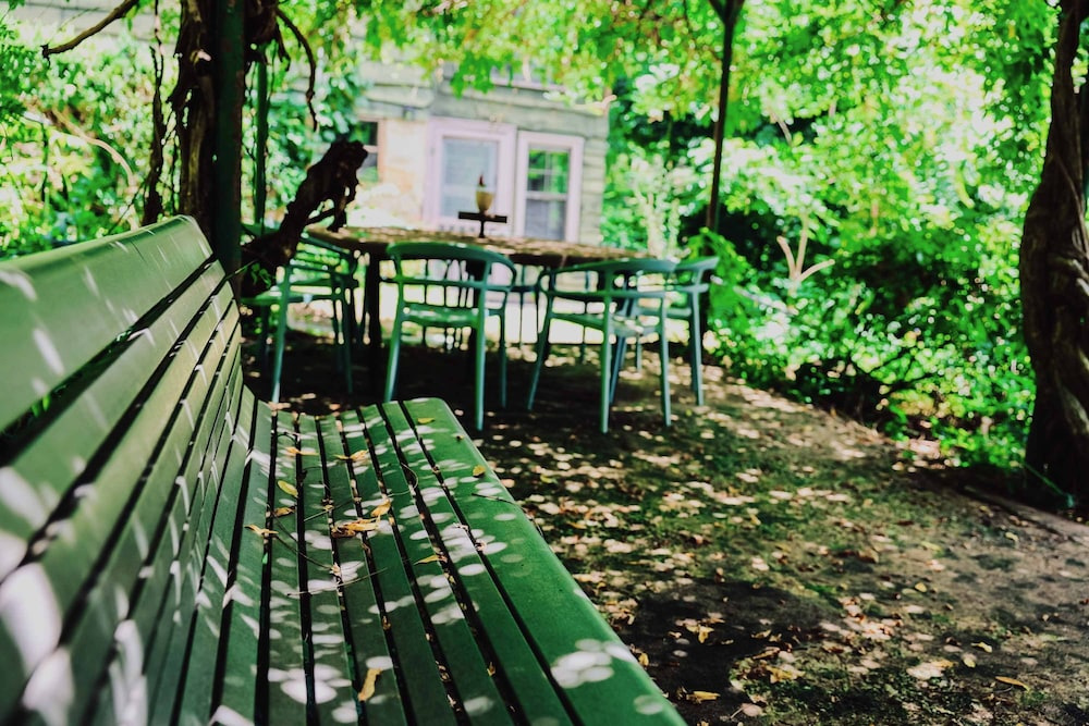 2 BDR Cottage Studio 15 Min to Town Free Tix