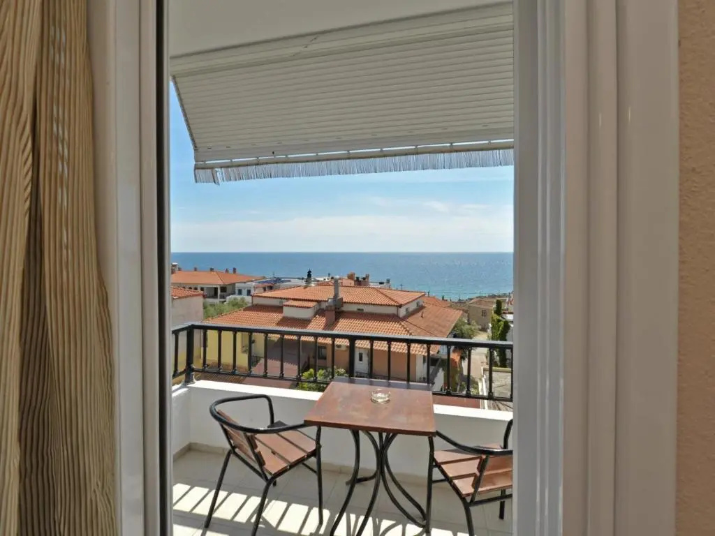 Standard Triple room with sea view
