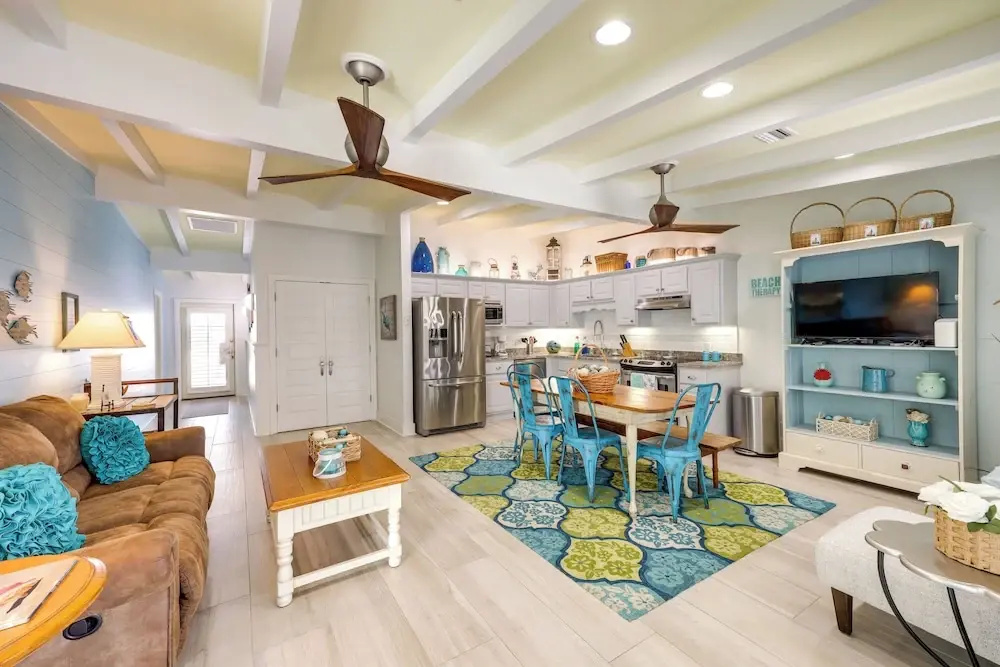 Pet-friendly Jekyll Island Abode - Walk to Beach!