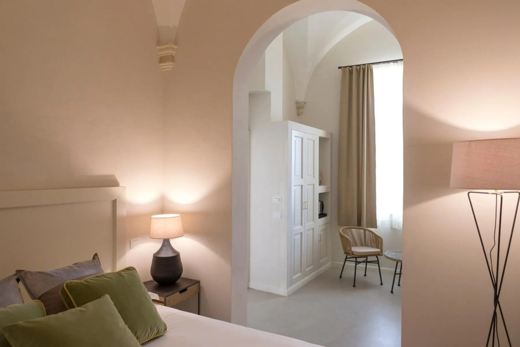 Classic Double room (full double bed)