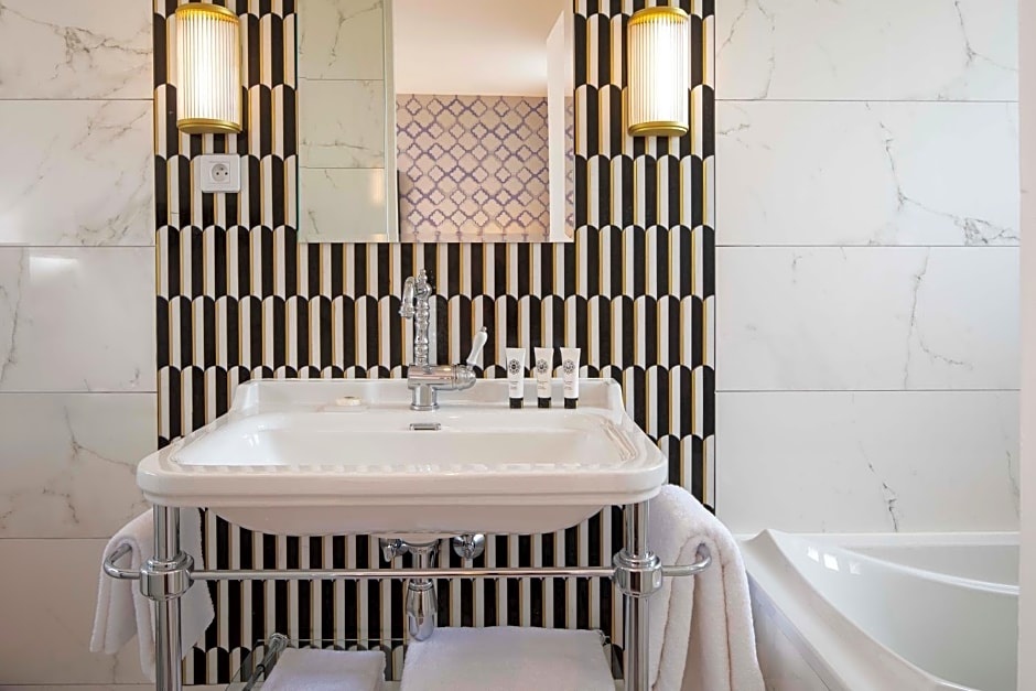 Hotel Aiglon 48