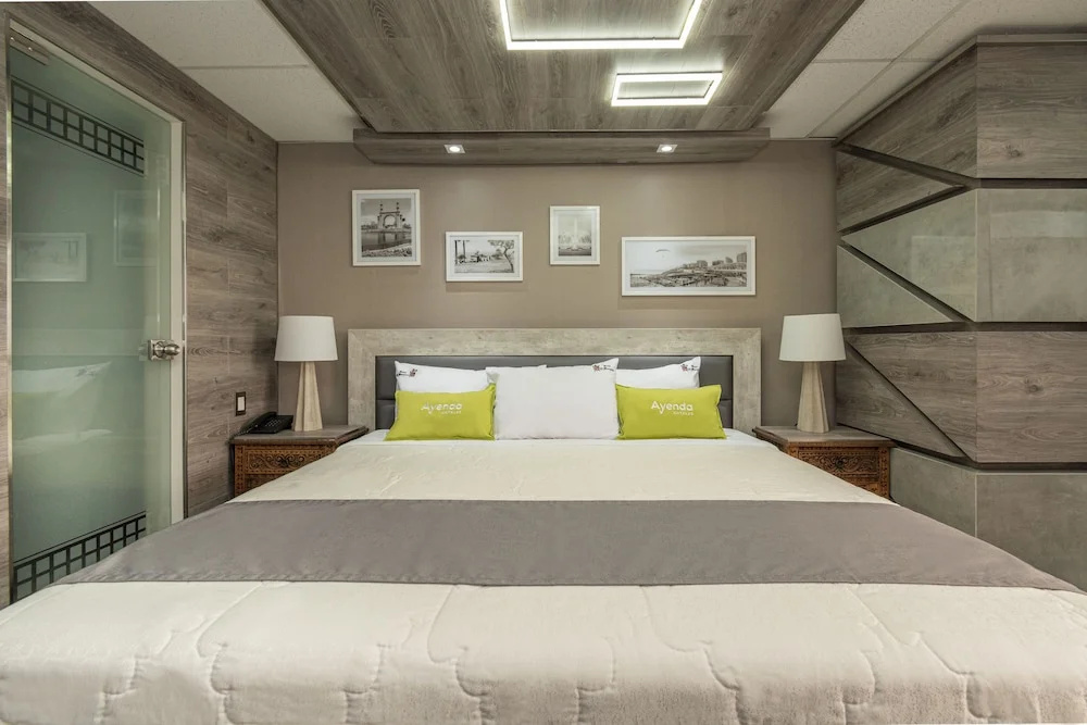 Deluxe Double room (full double bed)