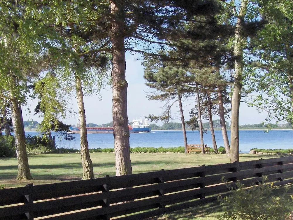 Seaside Holiday Home for 4 in Askeby