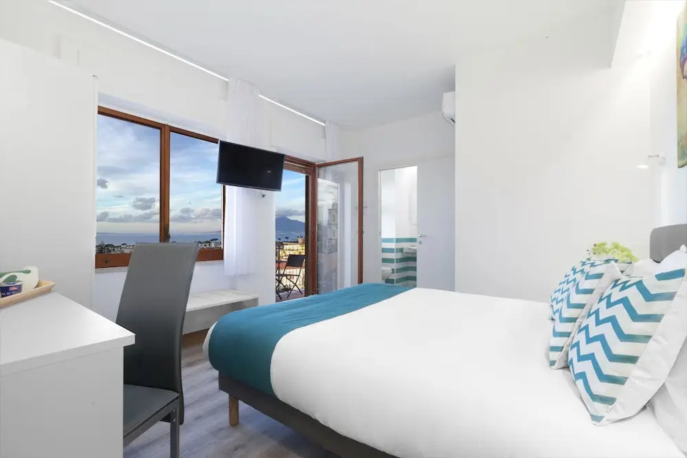 Deluxe Double room with sea view (full double bed)