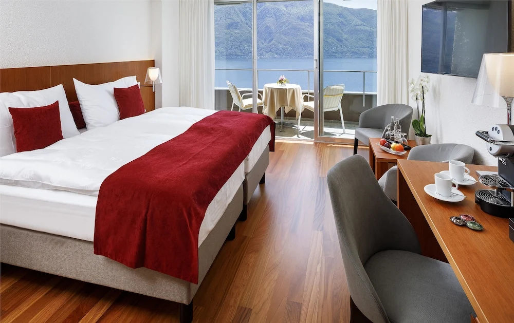 Modern Panorama Double room with balcony (full double bed)