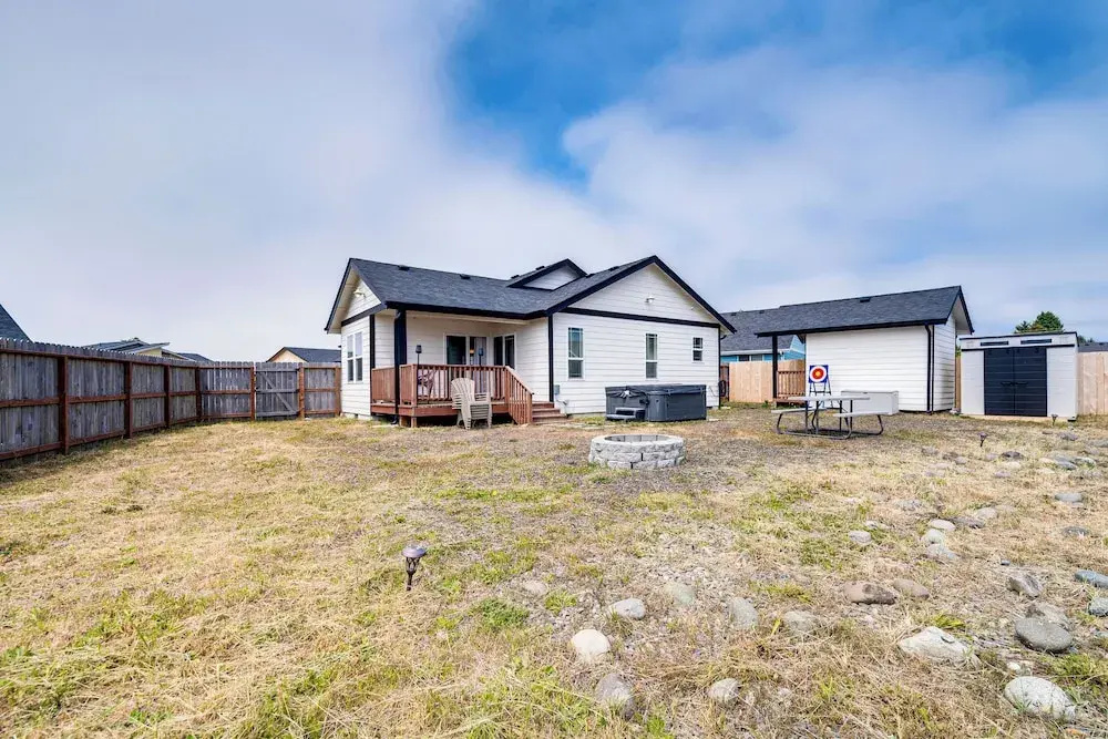 Modern Ocean Shores Home, 2 Mi to Beach!