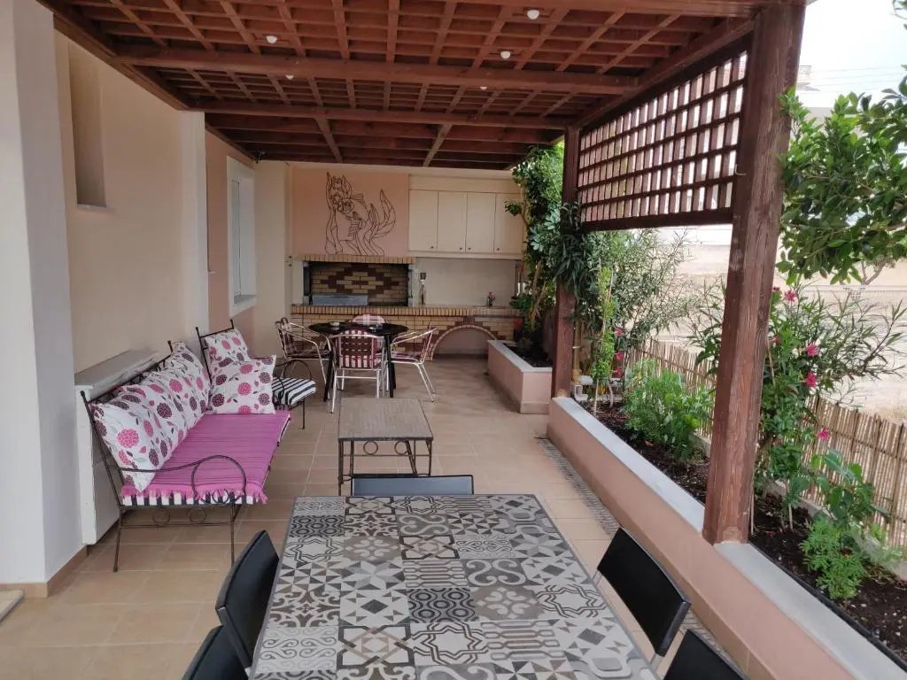 House,1000m from the beach
