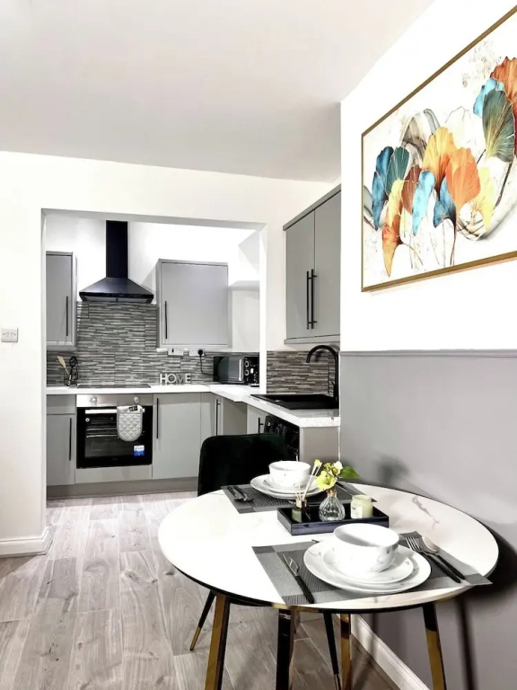 Stylish Spacious 1Bd Apt-kingbed-10min Heaton Park - фото 6