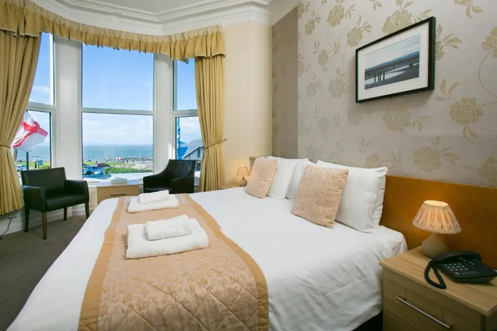 Deluxe Double room with water view twin beds