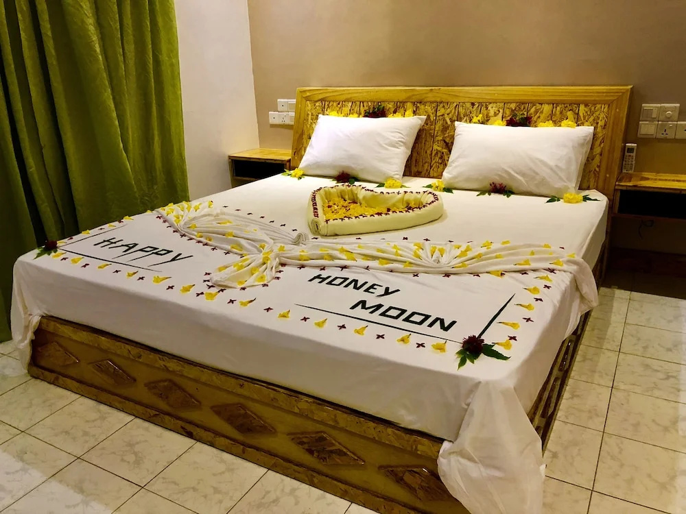Deluxe Double room (full double bed)