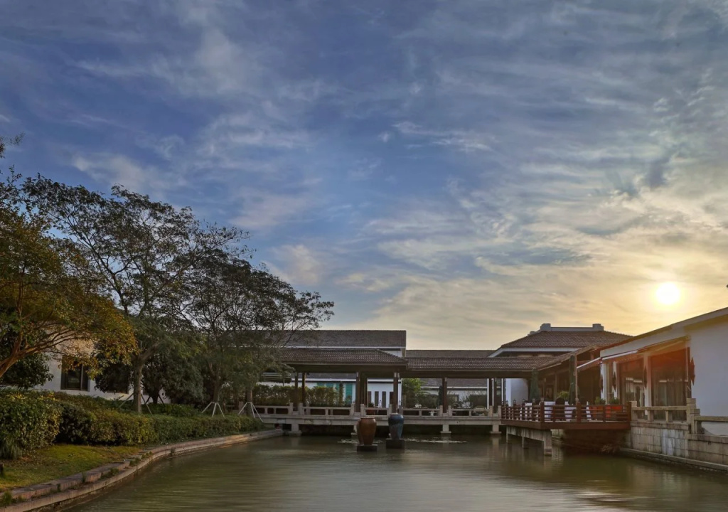 Beach & Waterfront