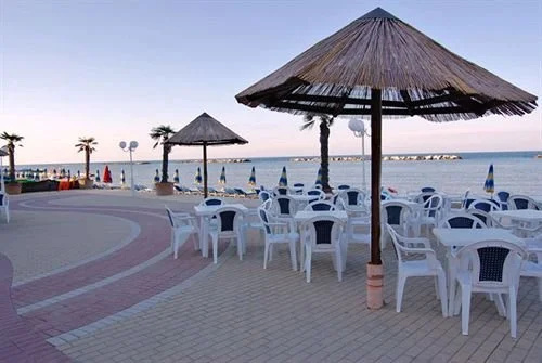 Beach & Waterfront