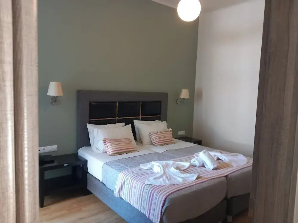 Standard Double room with balcony (full double bed)