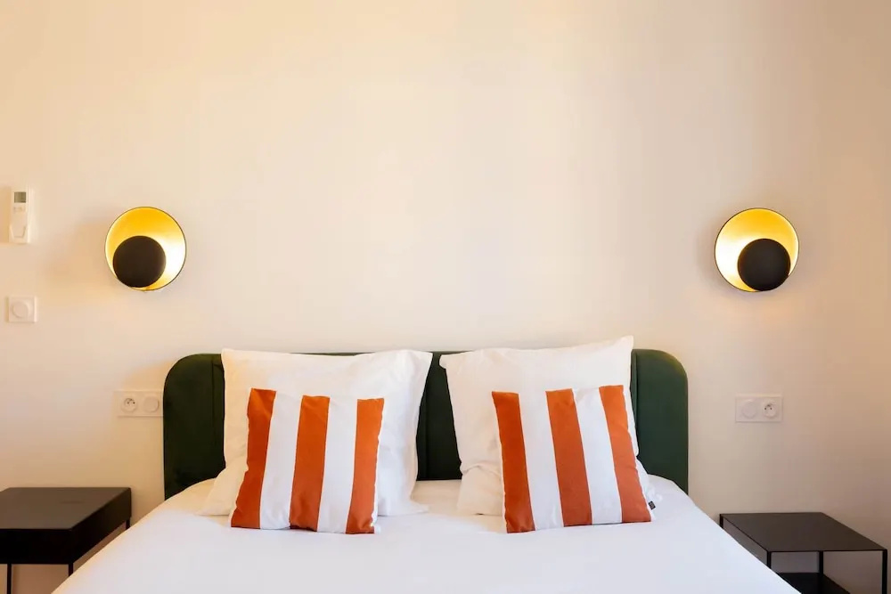 Saint-tropez: Bright Apartment Near the Port