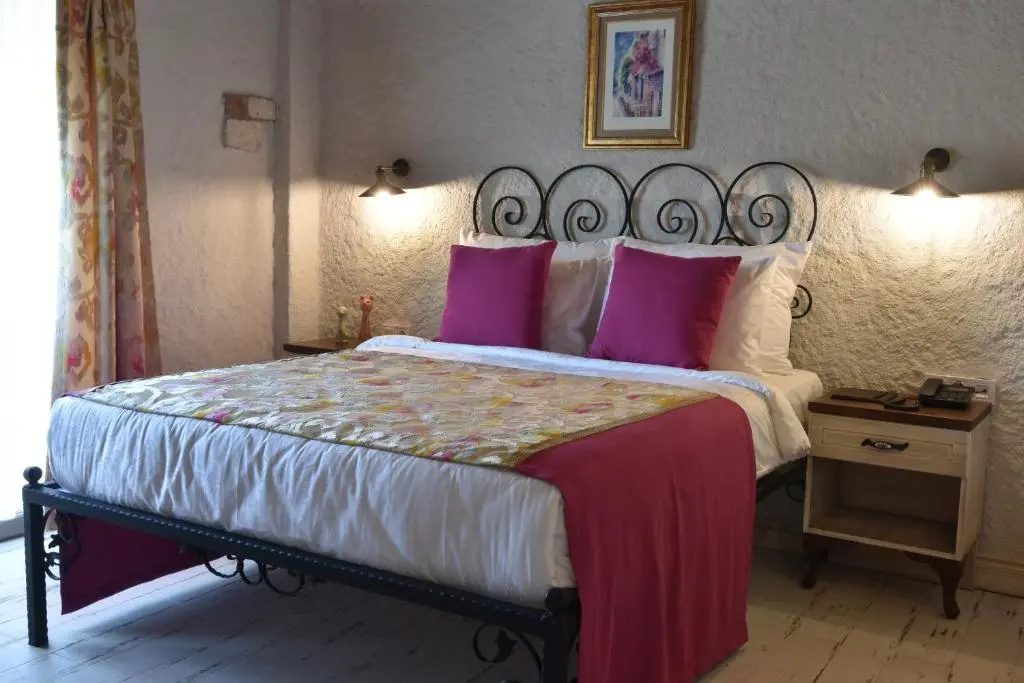 Standard Double room with balcony (full double bed)