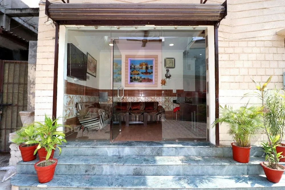 OYO 22090 Hotel Mall Residency