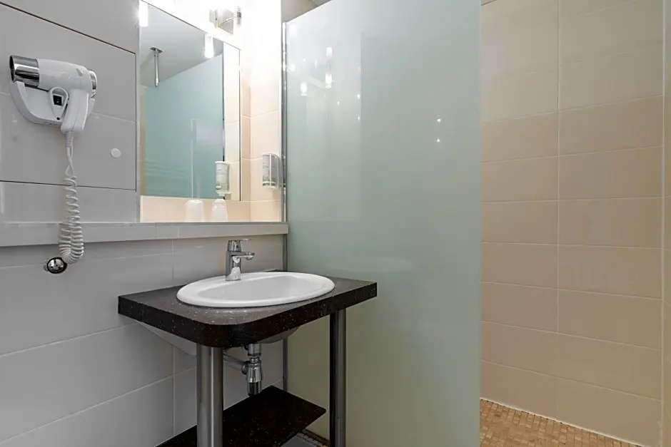 Brit Hotel Avignon Sud - Chambres