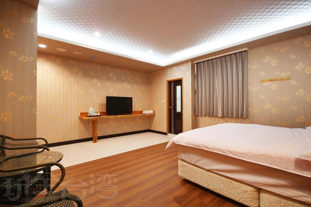 Deluxe Double room (full double bed)