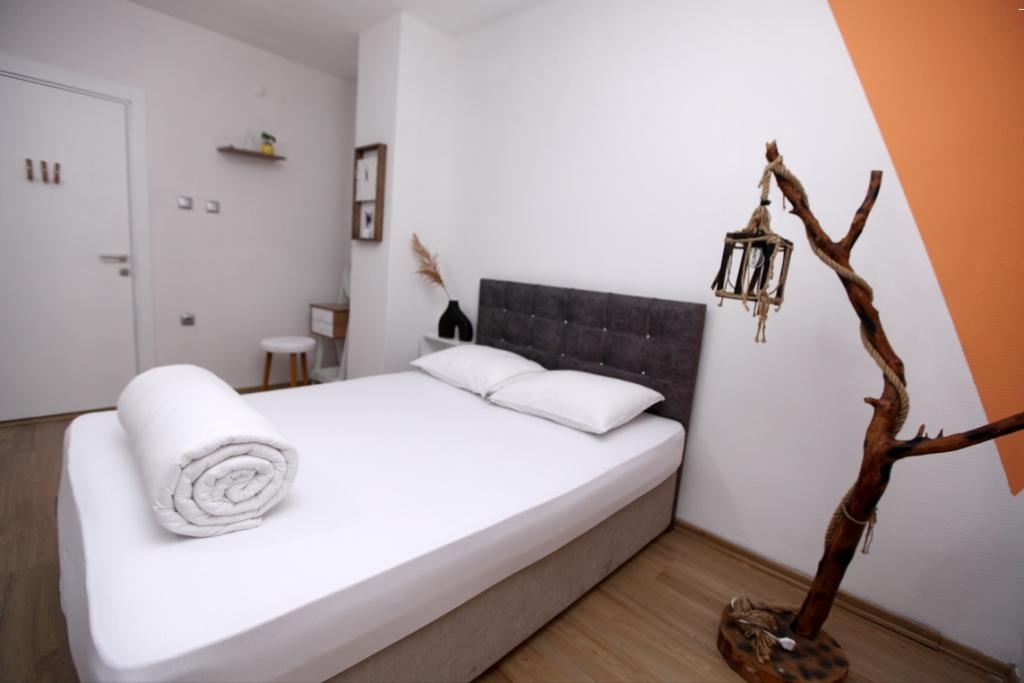 Aden Room — 5