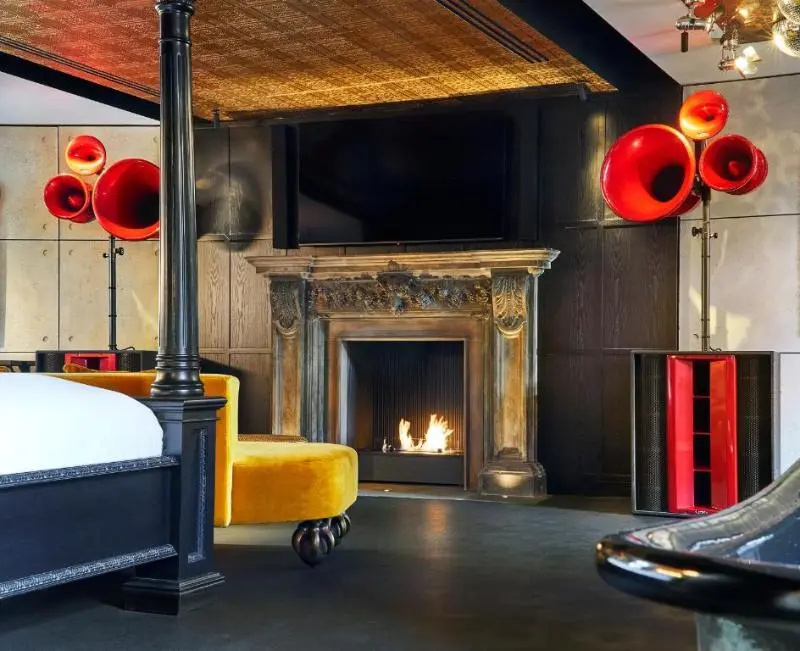 Deluxe Suite