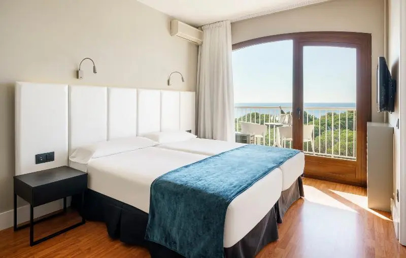 Hotel ILUNION Caleta Park - Chambres