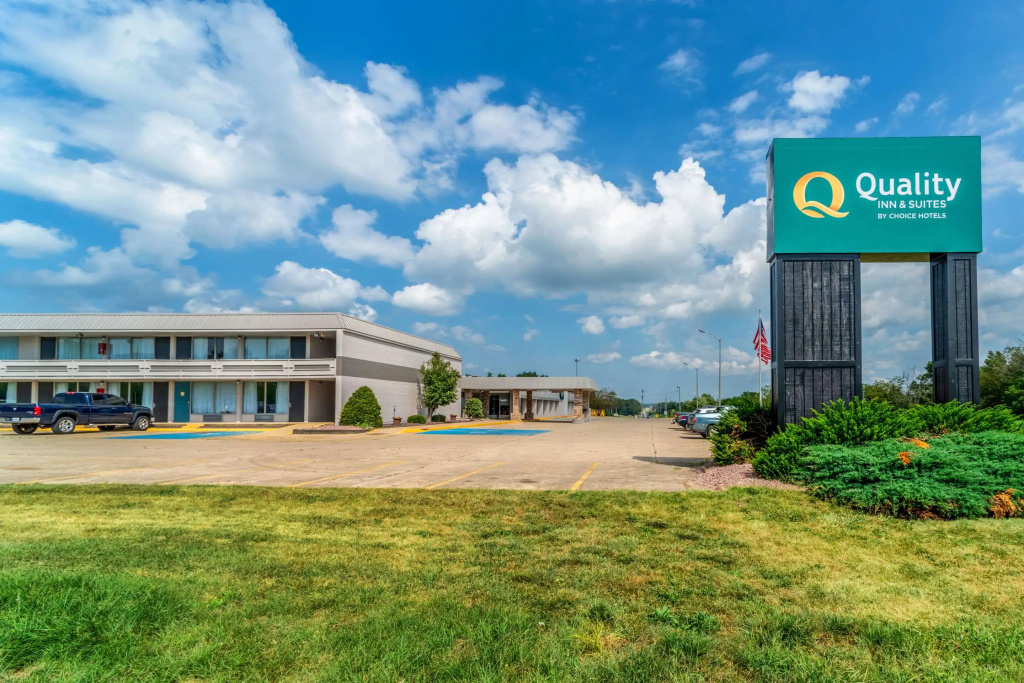 Quality Inn & Suites Vandalia near I-70 and Hwy 51